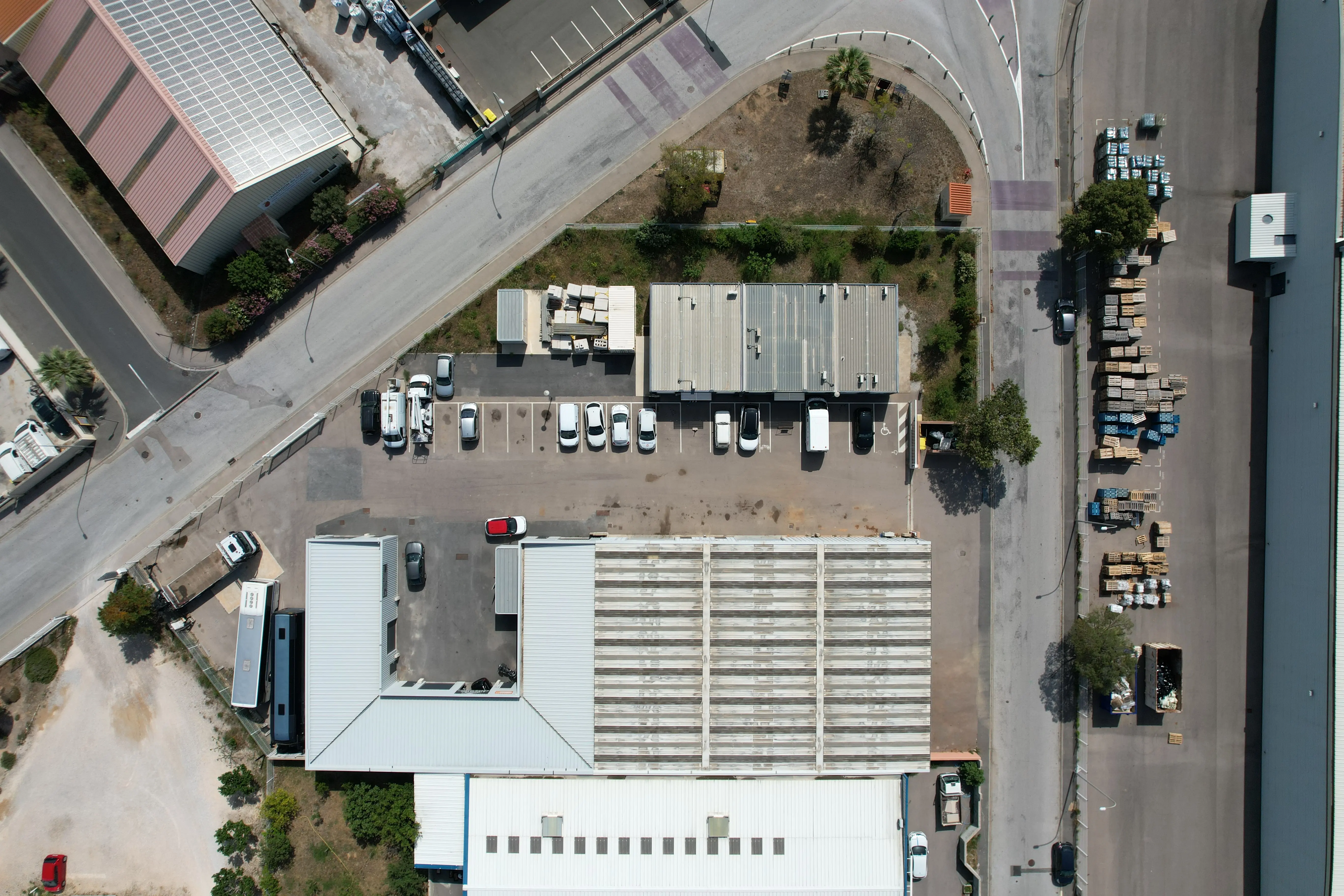 Locaux industriels modernes