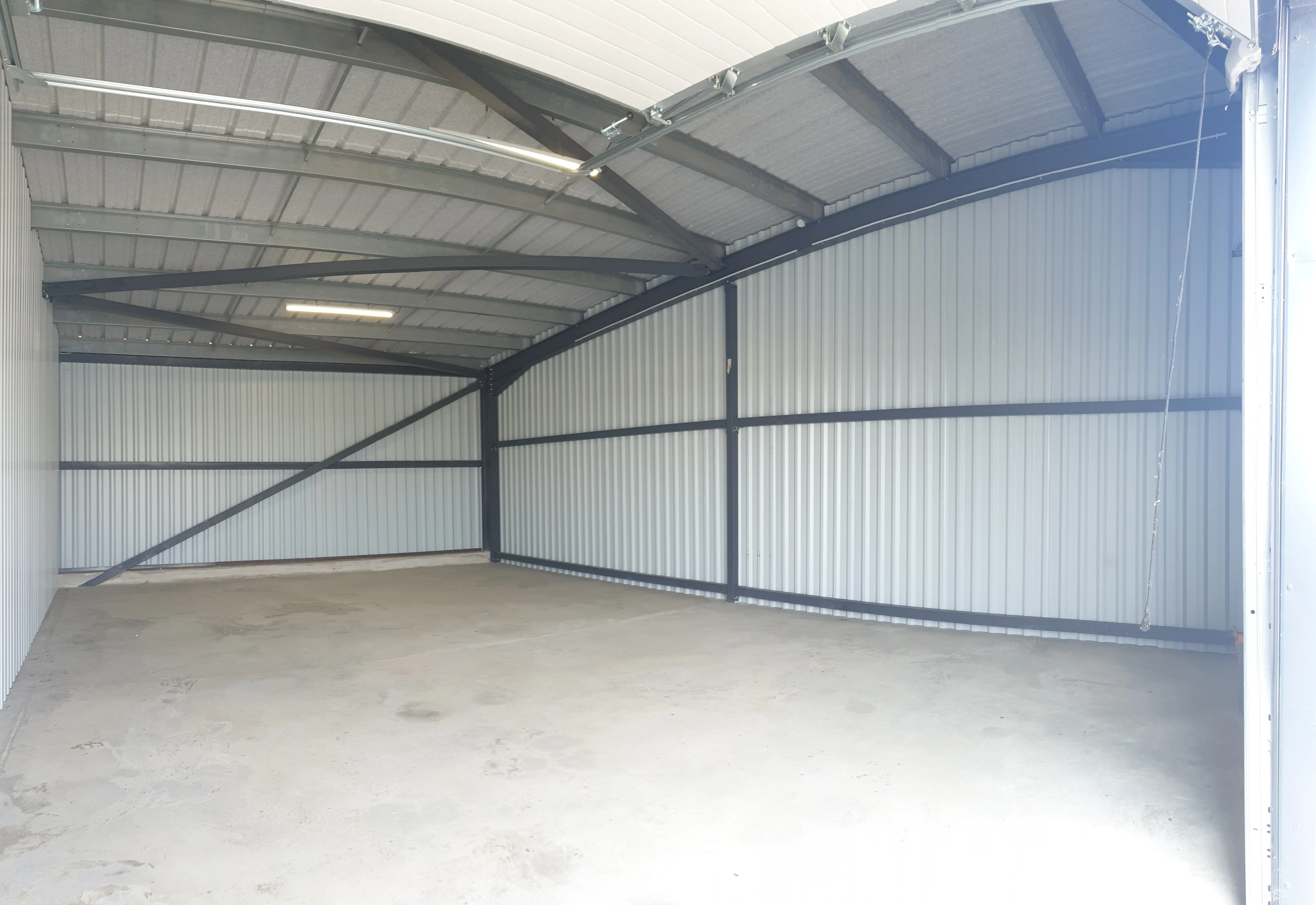 Hangar 90m²