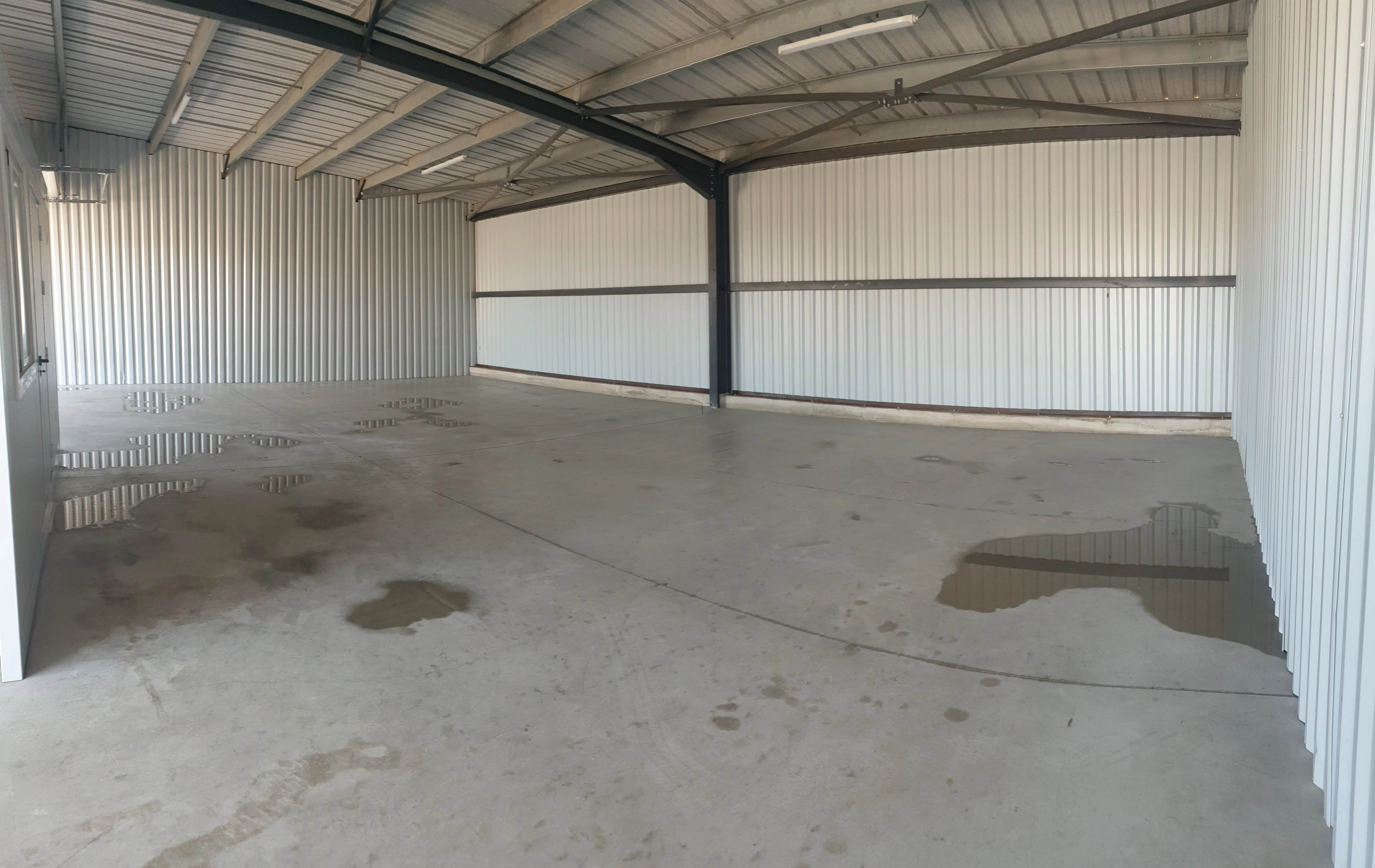 Hangar 180m²